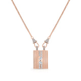 Medium Blade Pear & Emerald (Round & Baguette Pave)